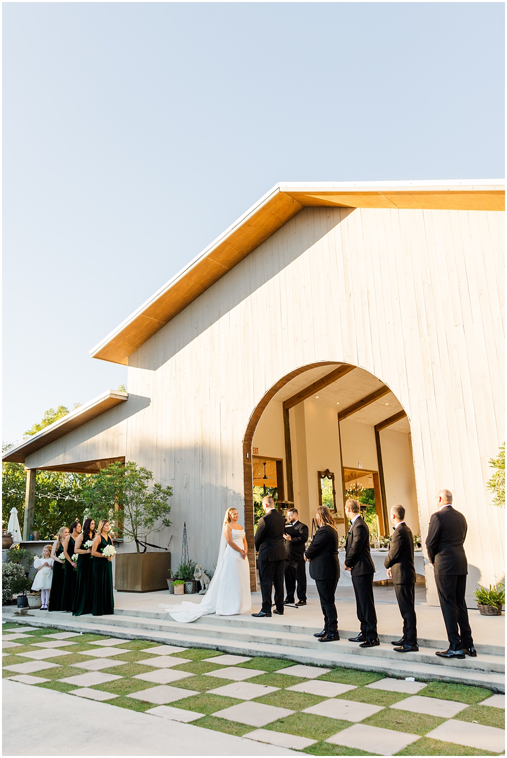 Wedding ceremony at White Trail Club
