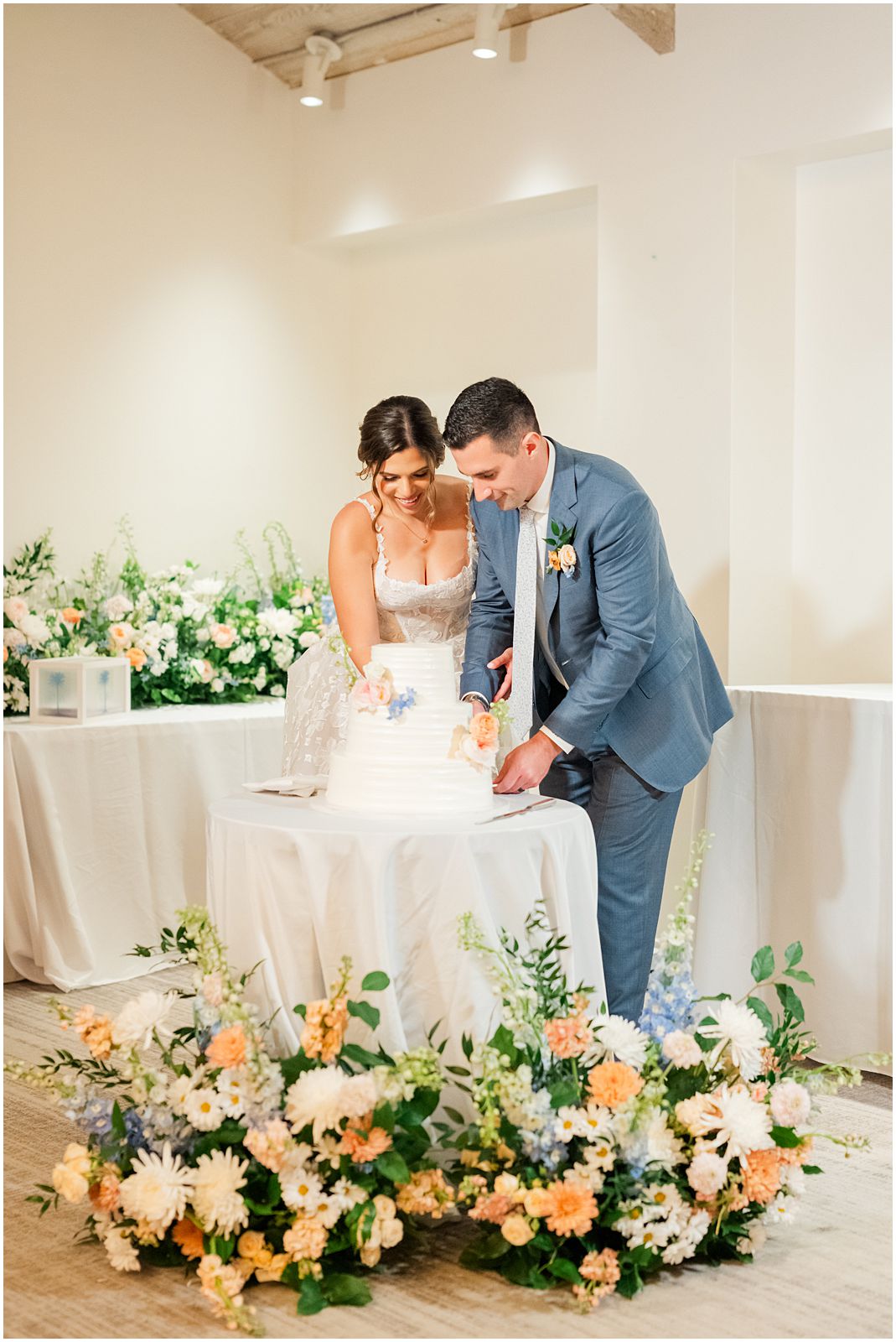 Key Largo Wedding Photographer captures bride and groom cutting their wedding cake